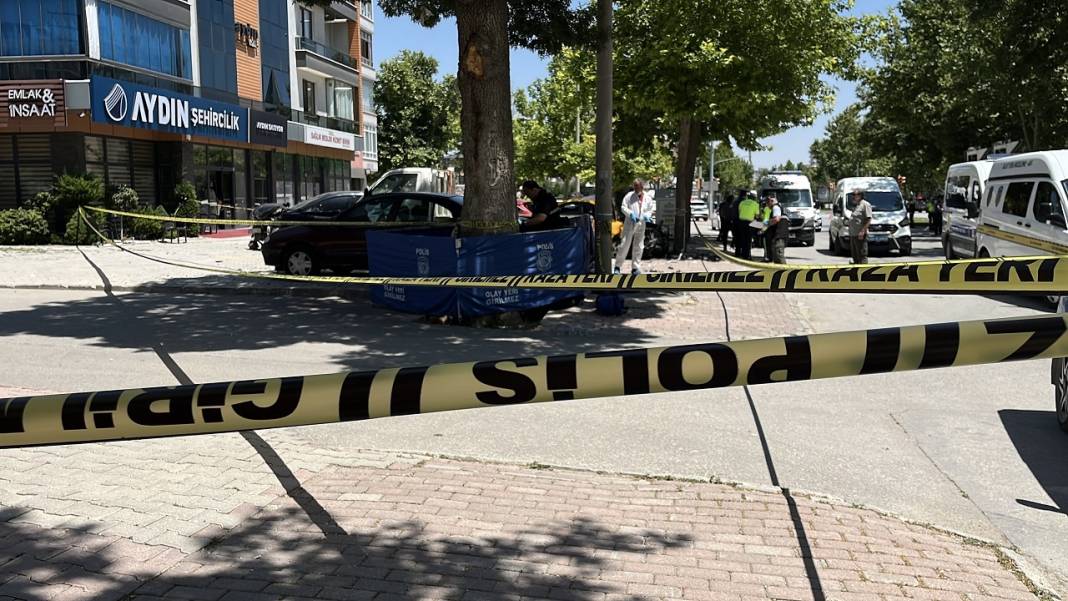 Konya merkezde feci kaza! Ticari taksi anne ve kızını ezdi, 2 ölü 4